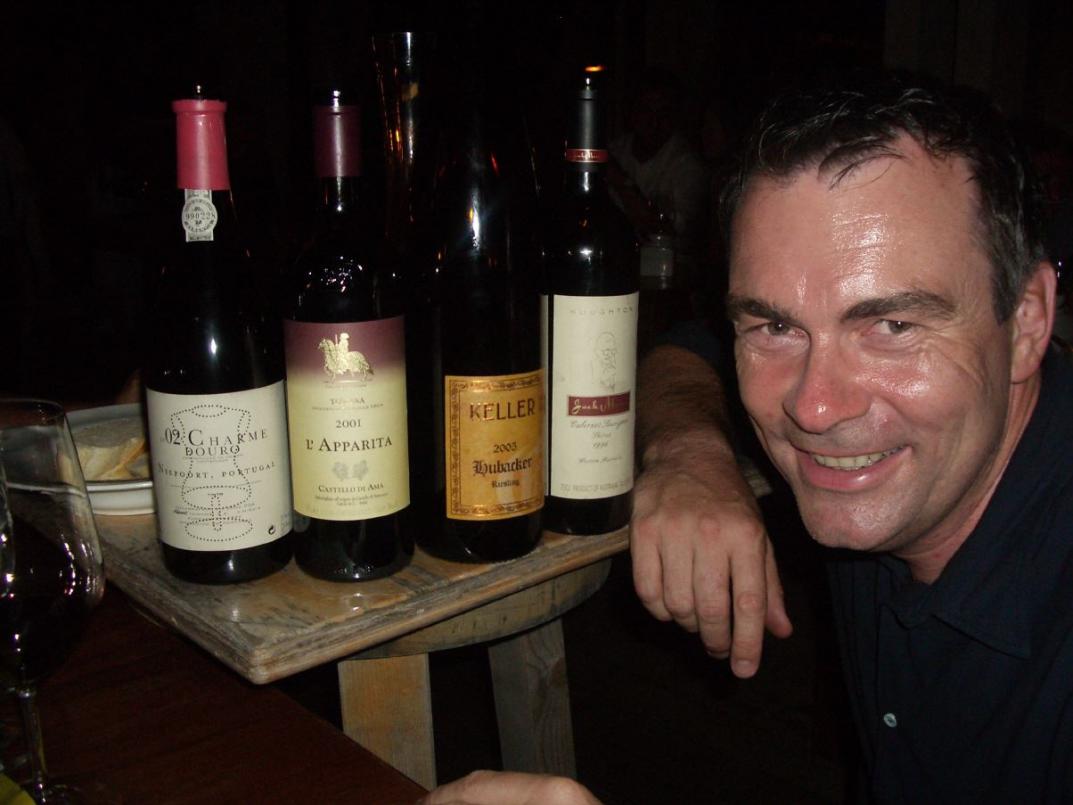 Michael Hamann mit Sansibar-Weinschätzen