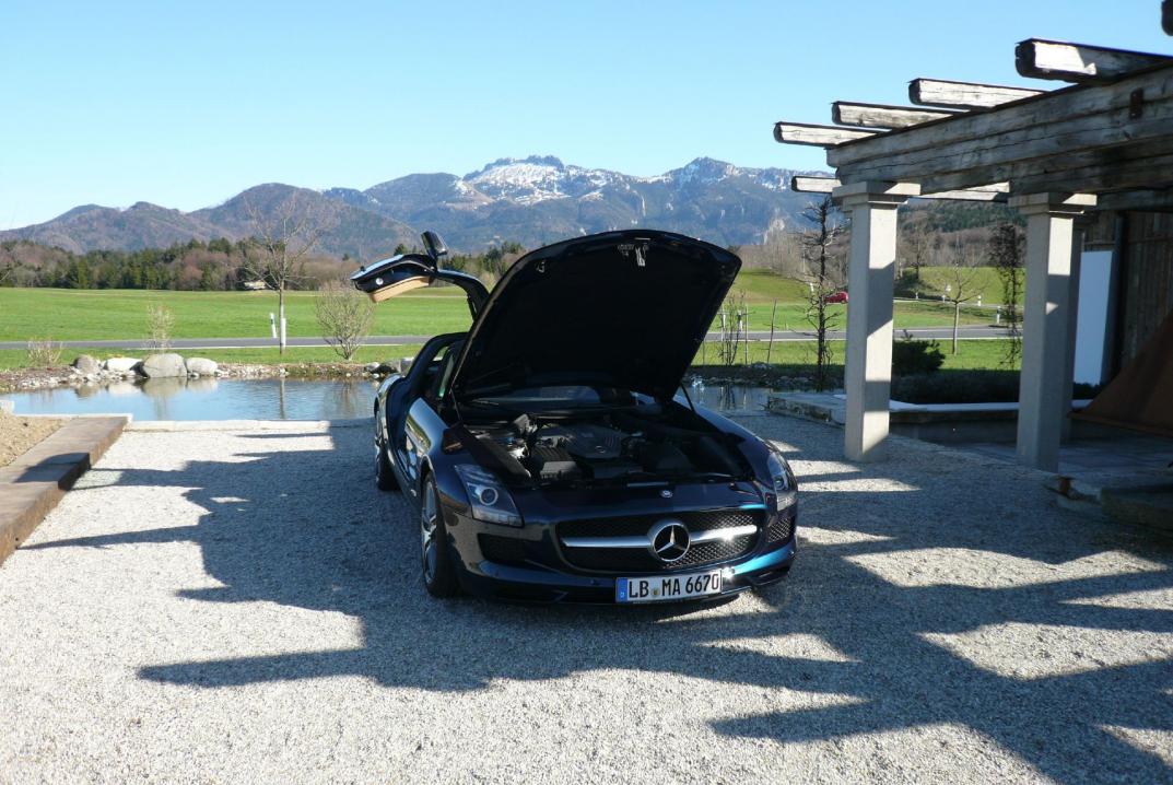 Spektakulär - der neue Mercedes Flügeltürer