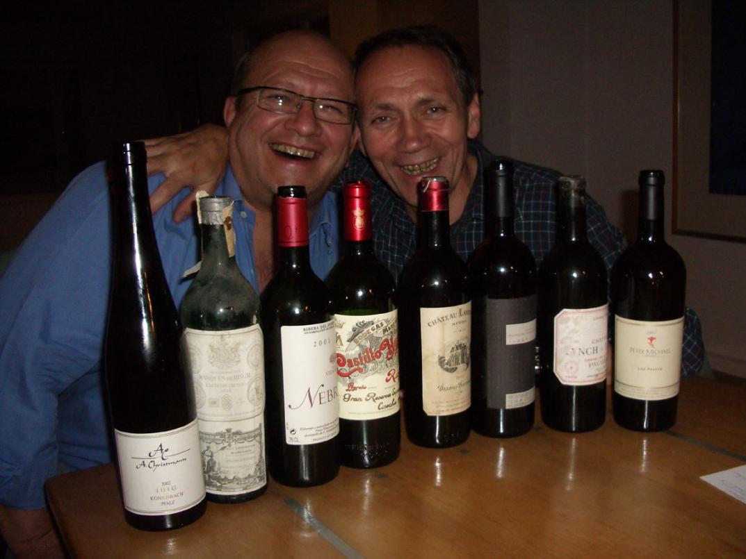 So sehen glückliche Weinfreunde aus